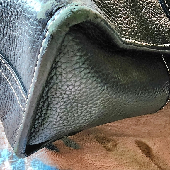 Vintage Dooney and Bourke.  Black  Very clean and well loved. - Picture 16 of 17